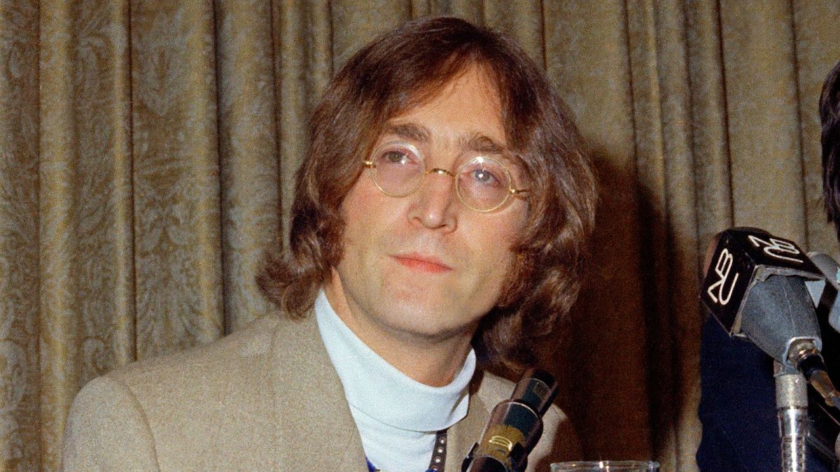 Давно потерянная гитара Джона Леннона побила мировой рекорд на аукционе 