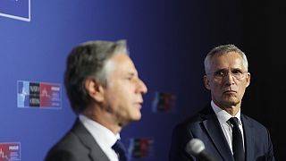 Le secrétaire d'État américain Antony Blinken, à gauche, et le secrétaire général de l'OTAN Jens Stoltenberg s'adressent aux médias à Prague, le vendredi 31 mai 2024.