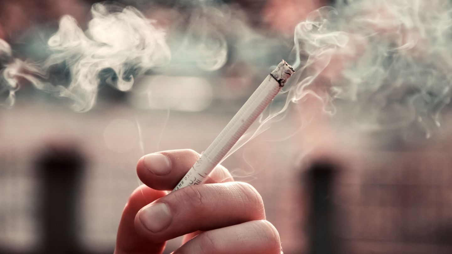 Francia: il Senato propone aumento tassazione sulle sigarette per  contrastare il fumo | Euronews