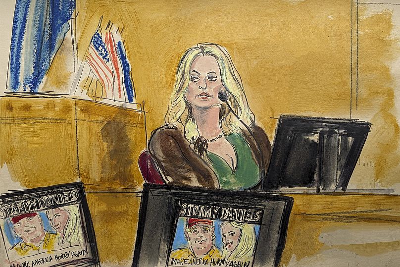 نقاشی از استورمی دنیلیز در دادگاه 