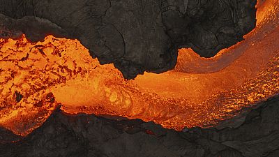 Lava tritt aus dem Vulkan bei Grindavik auf Island aus