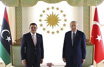 Ο Τούρκος πρόεδρος Ρετζέπ Ταγίπ Ερντογάν και ο επικεφαλής της κυβέρνησης εθνικής συμφωνίας στην Τρίπολη, Αμπντουλχαμίντ Ντμπέιμπα - αρχείο