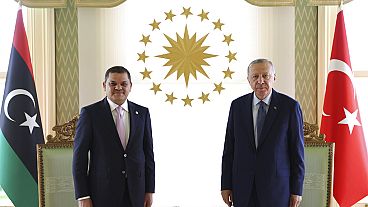 Ο Τούρκος πρόεδρος Ρετζέπ Ταγίπ Ερντογάν και ο επικεφαλής της κυβέρνησης εθνικής συμφωνίας στην Τρίπολη, Αμπντουλχαμίντ Ντμπέιμπα - αρχείο