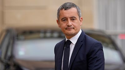 Le ministre français de l'Intérieur, Gerald Darmanin, sort du palais de l'Élysée, à Paris, le jeudi 22 décembre 2022.