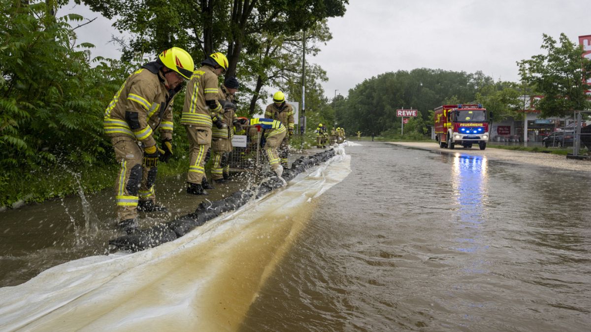 Nach heftigen Regenfällen wurden Deutschland und Italien von Überschwemmungen heimgesucht