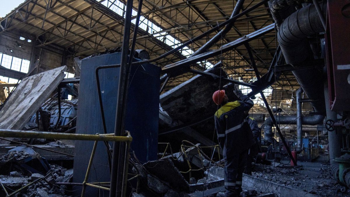 РФ нанесла удар по энергообъектам Украины, ДнепроГЭС находится “в критическом состоянии”