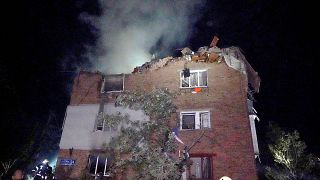 Immeuble d'habitation endommagé par une attaque de missiles russes à Kharkiv, en Ukraine, le vendredi 31 mai 2024. 