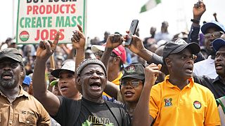Nigéria : des syndicats appellent à une grève illimitée dès le 3 juin