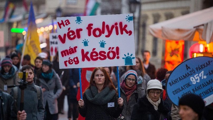 A NANE felvonulása a nők elleni erőszak felszámolásának világnapján Budapesten