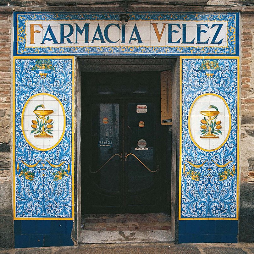 A pharmacy shop front pictured in 'La belleza común' (The Common Beauty) 