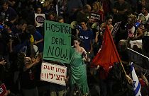 Protesta contro il governo del primo ministro israeliano Benjamin Netanyahu e per il rilascio degli ostaggi detenuti nella Striscia di Gaza a Tel Aviv, Israele, 1 giugno 2024