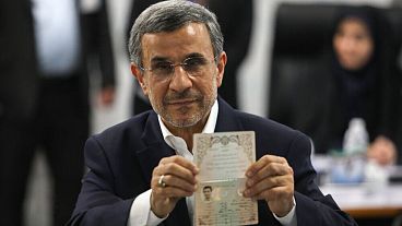 محمود احمدی نژاد در انتخابات ریاست جمهوری ایران ثبت نام کرد