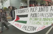 صورة للمسيرة التضامنية مع غزة في العاصمة ليما باتجاه السفارة الإسرائيلية - بيرو