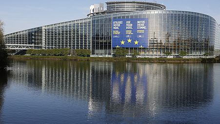  Ένας τεράστιος καμβάς που διαφημίζει τις ευρωπαϊκές εκλογές βρίσκεται στο Ευρωπαϊκό Κοινοβούλιο τον Απρίλιο στο Στρασβούργο, στην ανατολική Γαλλία