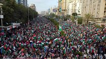 مظاهرة احتجاجية كبيرة في كراتشي مناهضة لإسرائيل وحربها المدمرة في غزة