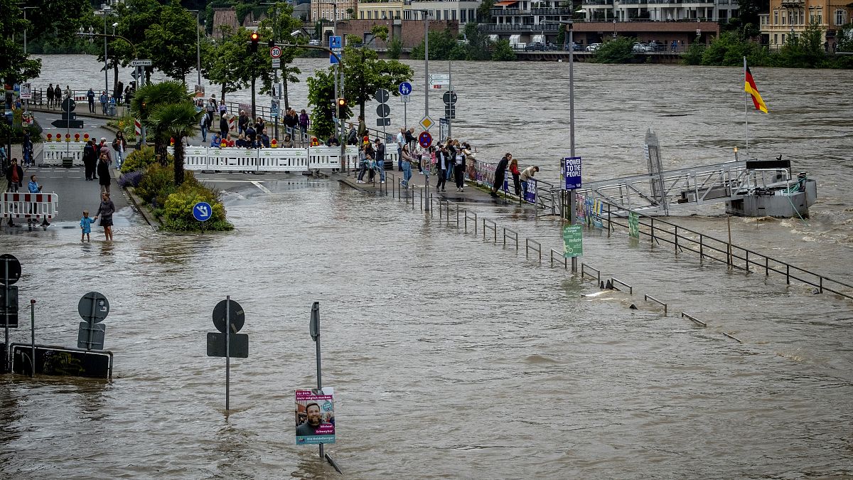 Ο ποταμός Neckar ξεχειλίζει τις όχθες του στη Χαϊδελβέργη, 2 Ιουνίου 2024