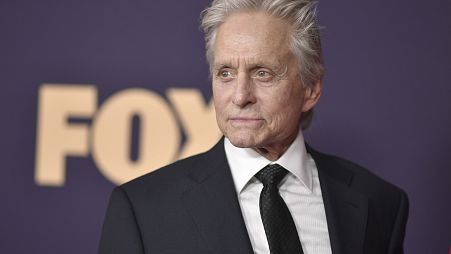 Michael Douglas sugiere que se ha "lavado el cerebro" a los manifestantes antiisraelíes durante su visita solidaria a Israel 