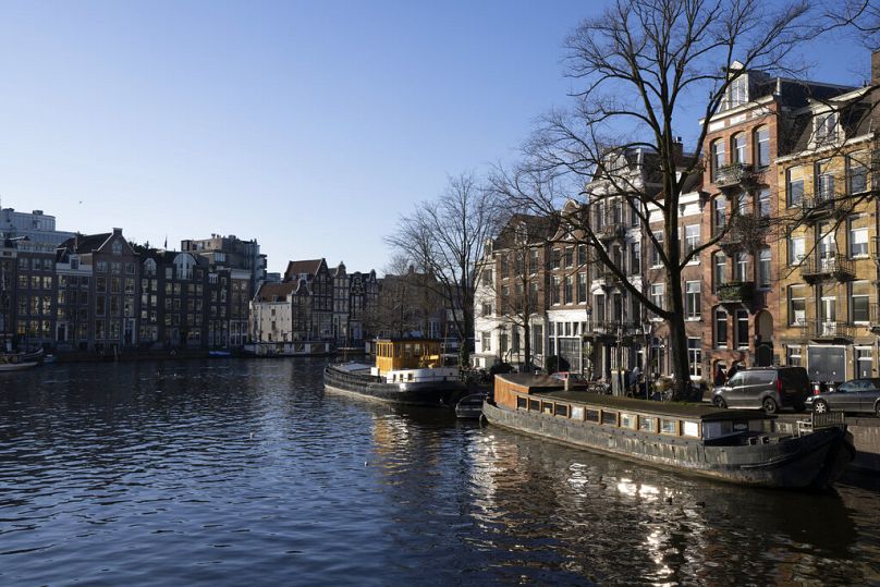 Vue du centre historique d'Amsterdam, Pays-Bas, en décembre 2022