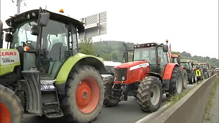 Bloqueo de tractores en la frontera entre España y Francia este lunes