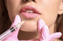 Fransa yasadışı kozmetik enjeksiyonları engellemek için hyaluronik asit kullanımını azaltıyor 