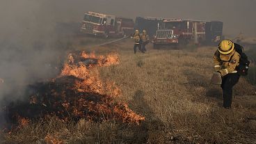 جهود إطفاء الحرائق في كاليفورنيا