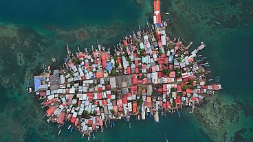 Κτίρια καλύπτουν το νησί Γκάρντι Σουγκντούμπ, μέρος του αρχιπελάγους San Blas στις ακτές του Παναμά στην Καραϊβική, 25 Μαΐου 2024. 