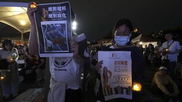 Partecipanti alla veglia a Taiwan per il 35simo anniversario dei massacri di piazza Tiananmen (4 giugno 2024)
