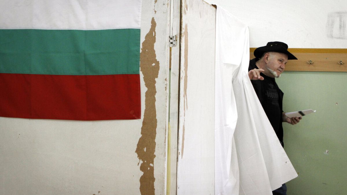 Búlgaros vão às urnas dia 9 para escolher representantes no Parlamento Europeu e deputados nacionais simultaneamente