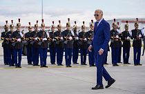 Joe Biden na chegada a Paris