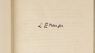 Se subasta el misterioso manuscrito de "El extranjero" de Albert Camus 