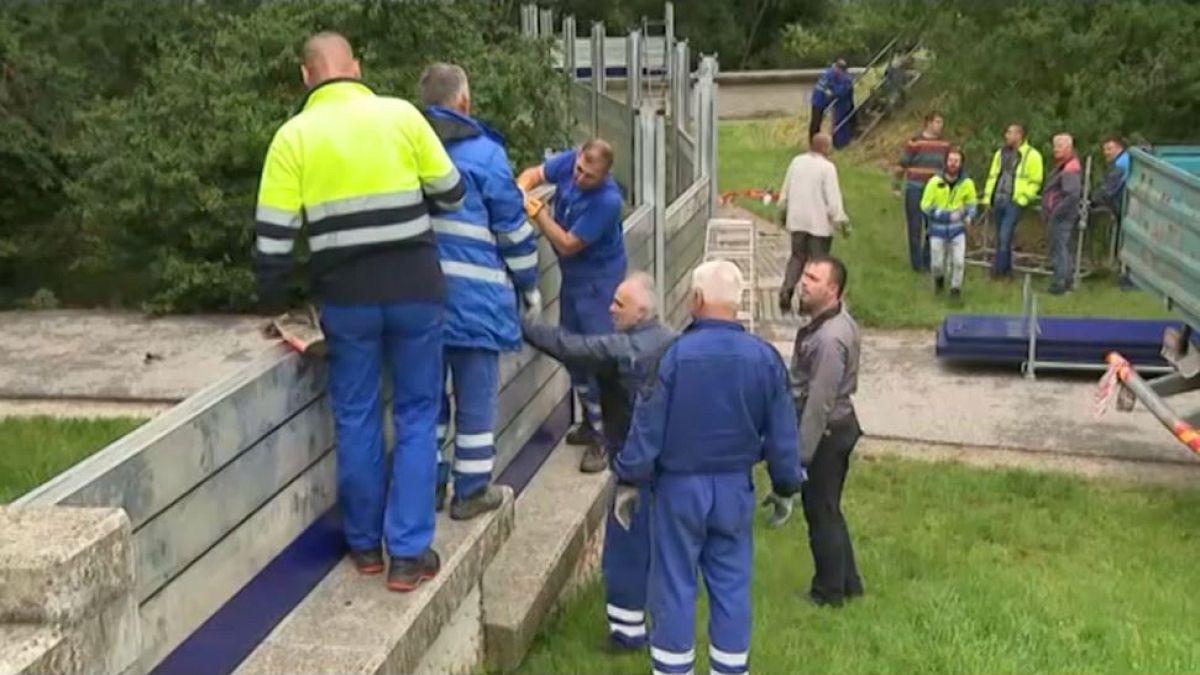 Въведено е предупреждение за наводнения за словашката столица след обилните