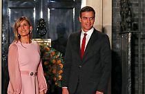 İspanya Başbakanı Pedro Sanchez'in eşi Begona Gomez'le birlikte poz verirken