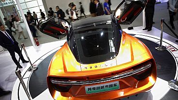 Elektromos autó egy kínai autókiállításon 