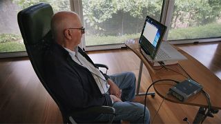 Ağır felçli hastalar Stentrode'un beyin-bilgisayar arayüzünü mesajlaşmak, e-posta göndermek, alışveriş yapmak ve online banka işlemleri için kullanıyor.