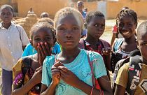أطفال نازحون في مخيم مؤقت شمال بوركينا فاسو