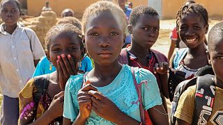 أطفال نازحون في مخيم مؤقت شمال بوركينا فاسو