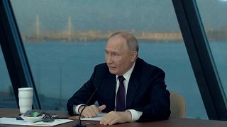 Putyin a külföldi hírügynökségek vezetőivel találkozott Szentpétervárott
