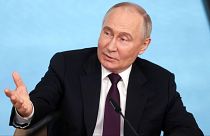 الرئيس الروسي فلاديمير بوتين خلال لقائه بالصحافة الأجنبية