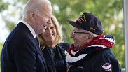 Präsident Joe Biden und First Lady Jill Biden begrüßten am 6. Juli einen Veteranen des Zweiten Weltkriegs.