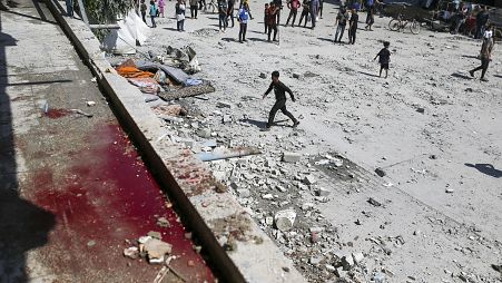 Последствия израильского удара по школе под управлением ООН, в результате которого погибли более 30 палестинцев в лагере беженцев Нуссейрат, Сектор Газа, 6 июня  2024 г.