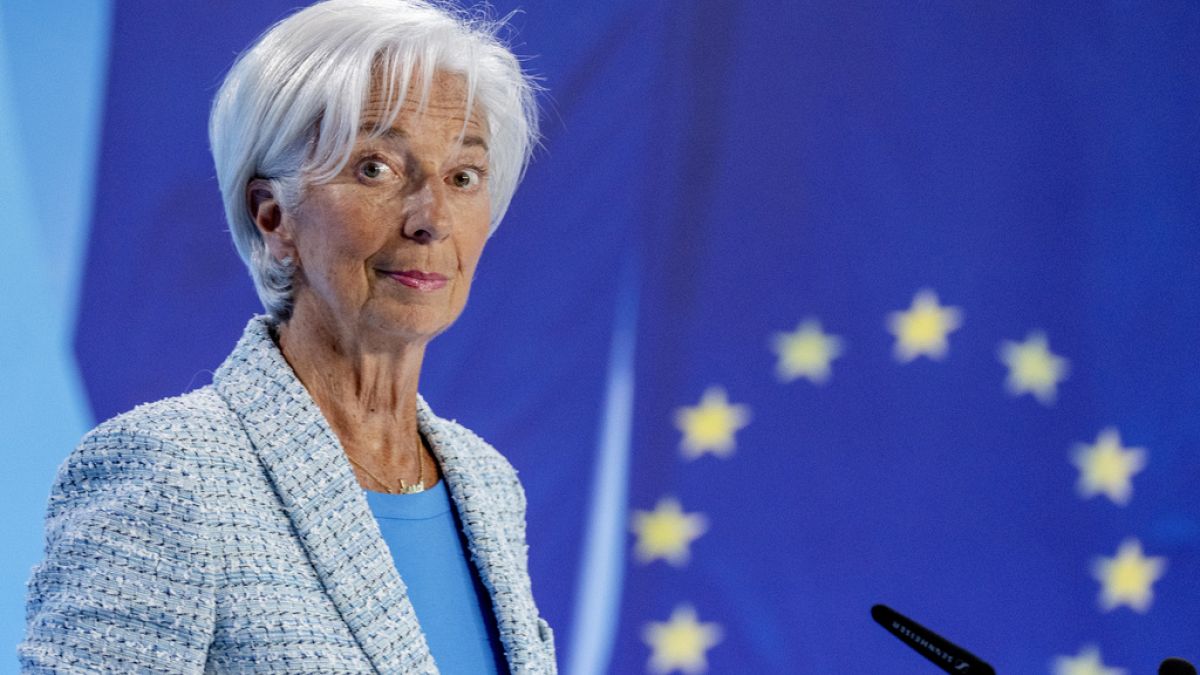 La presidenta del Banco Central Europeo, Christine Lagarde, asiste a una rueda de prensa tras una reunión del Consejo de Gobierno del BCE en Fráncfort.