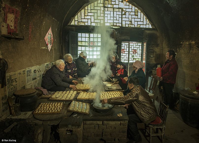 'Año nuevo en la vieja cueva de Dwelling', de Ren Xiuting (China)