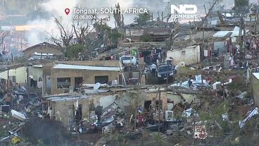 Devastazione dopo il tornado a Tongaat, in Sudafrica