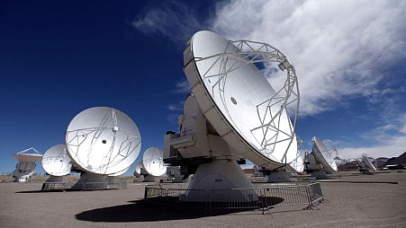 تصویر تزئیتی از یک رصدخانه در صحرای شیلی