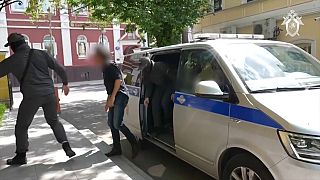 Video allegedy showing the arrest of a Frenchman accused of spying in Moscow.