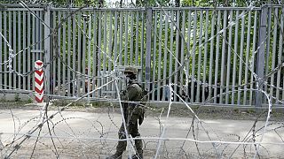Πολωνός στρατιώτης περιπολεί στα σύνορα με τη Λευκορωσία