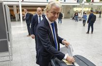 O legislador anti-islâmico Geert Wilders, do PVV, vota nas eleições europeias em Haia, a 6 de junho de 2024