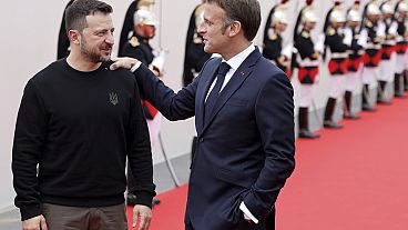 Imagen del presidente ucraniano, Volodímir Zelenski, junto a su homólogo francés, Emmanuel Macron.