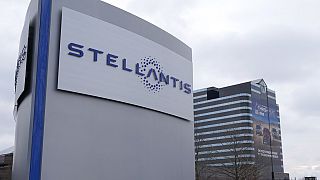 Stellantis tabelası, 19 Ocak 2021'de Auburn Hills, Michigan'daki Chrysler Teknoloji Merkezi'nin dışında görünüyor.