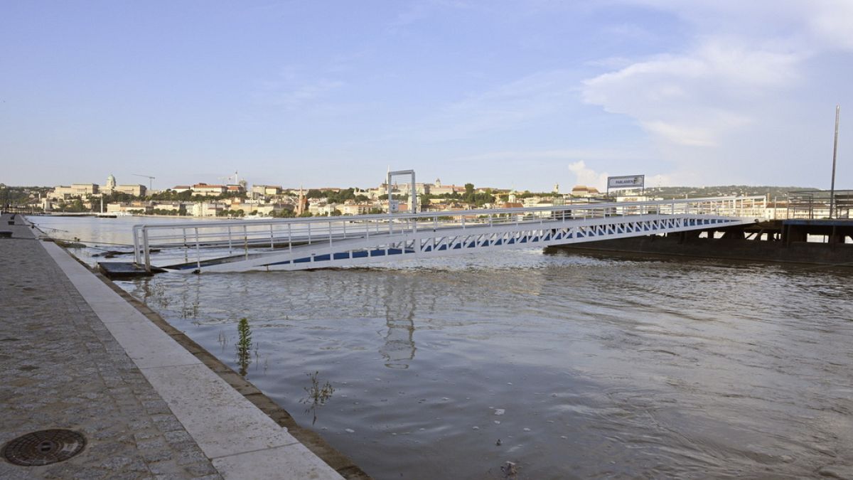 Пик наводнения в Будапеште ожидается в субботу